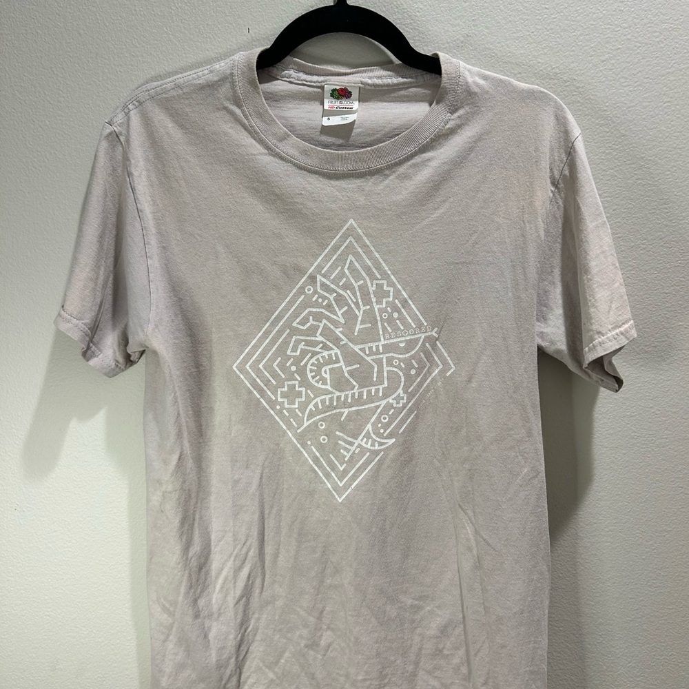 Fruit of the Loom Gray Short Sleeve Tee with Geometric Design